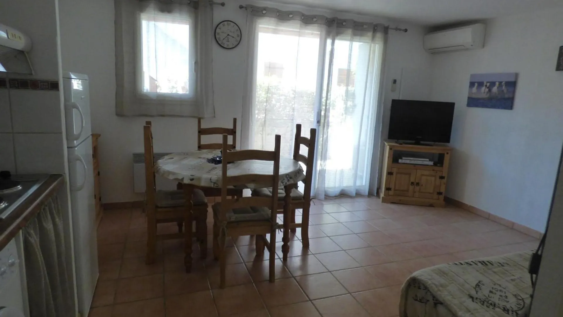 Apartment Appartement Pour 4 Avec Piscine Et Parking Aux Saintes-Maries-De-La-Mer - Fr-1-475-201
