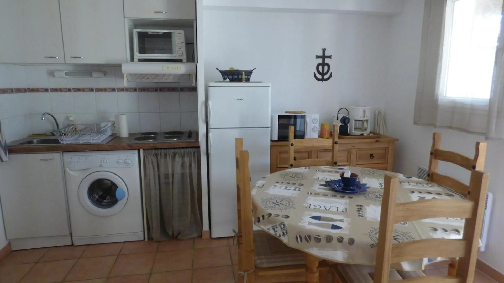 Appartement Pour 4 Avec Piscine Et Parking Aux Saintes-Maries-De-La-Mer - Fr-1-475-201