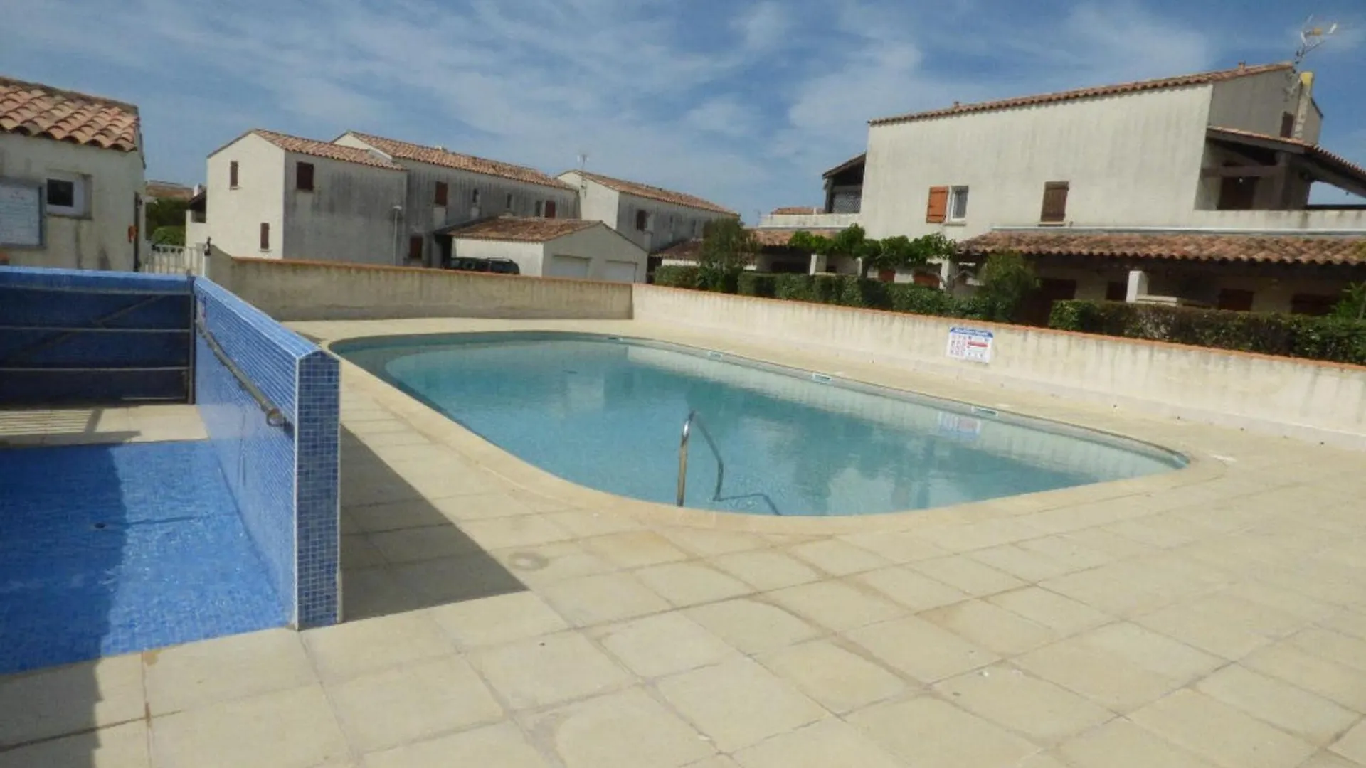 Appartement Pour 4 Avec Piscine Et Parking Aux Saintes-Maries-De-La-Mer - Fr-1-475-201