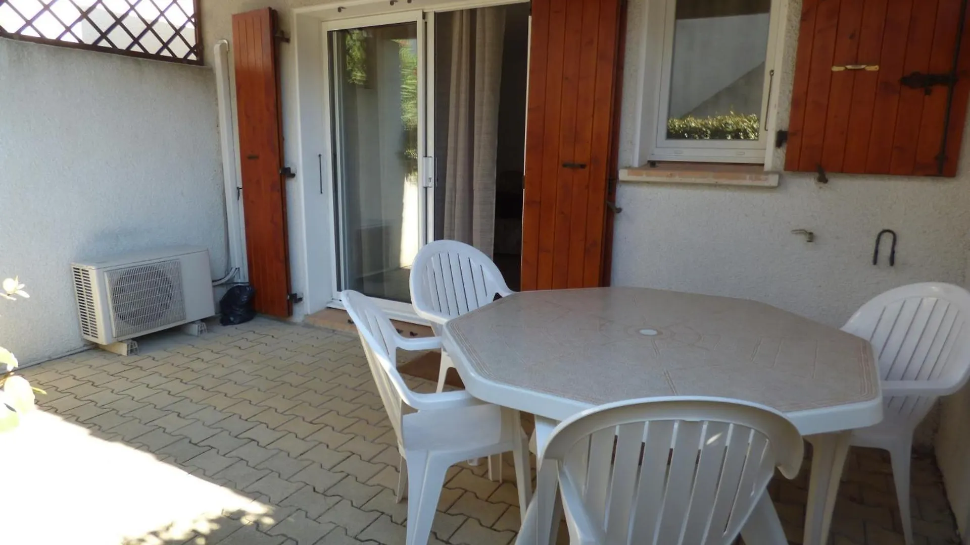 Appartement Pour 4 Avec Piscine Et Parking Aux Saintes-Maries-De-La-Mer - Fr-1-475-201